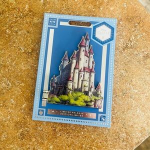Disney Castle Collection Snow White Jumbo Pin